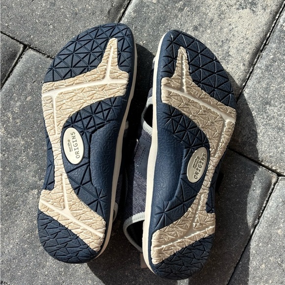 Earth Origins Navy and Cream Women's Sandals - Picture 5 of 6